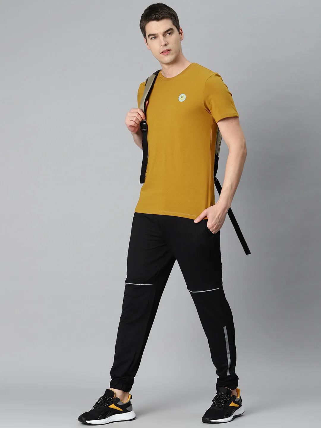 Alcis Men Mustrad Yellow Solid Sports T-shirt