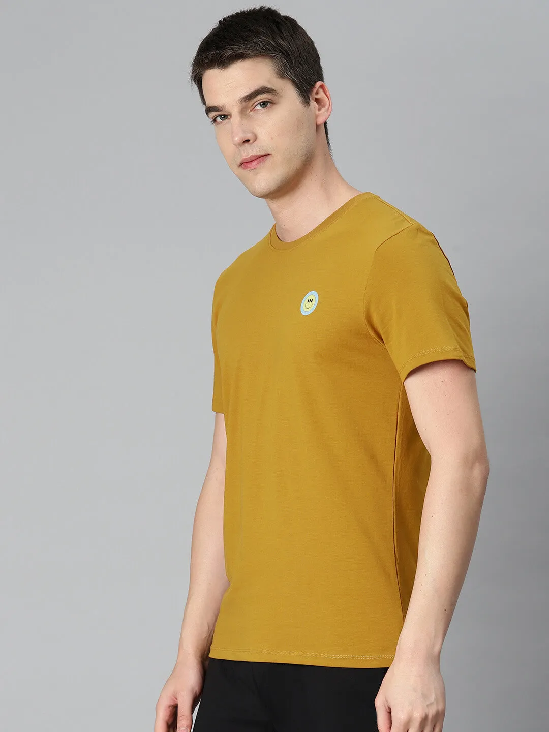 Alcis Men Mustrad Yellow Solid Sports T-shirt