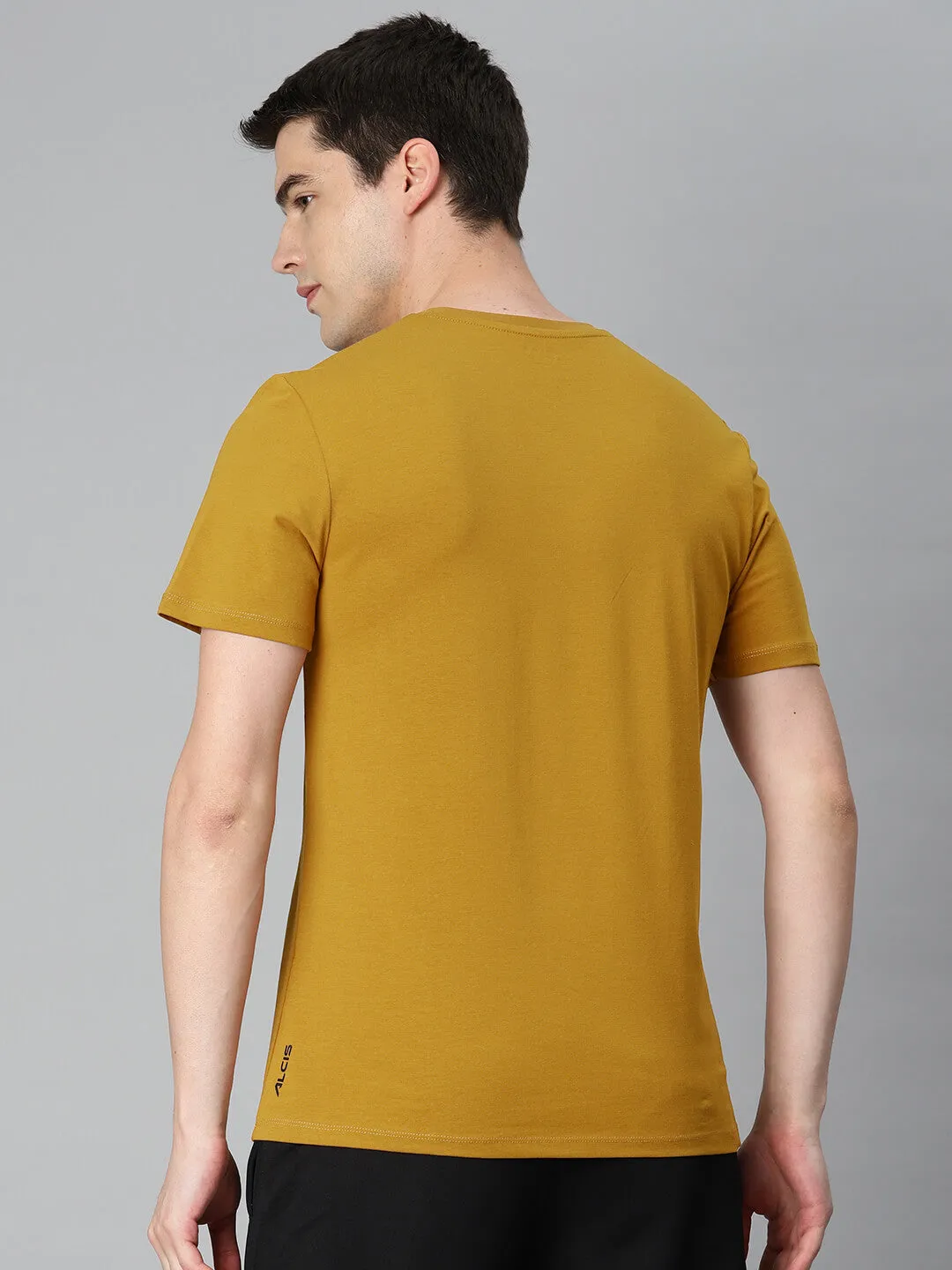 Alcis Men Mustrad Yellow Solid Sports T-shirt