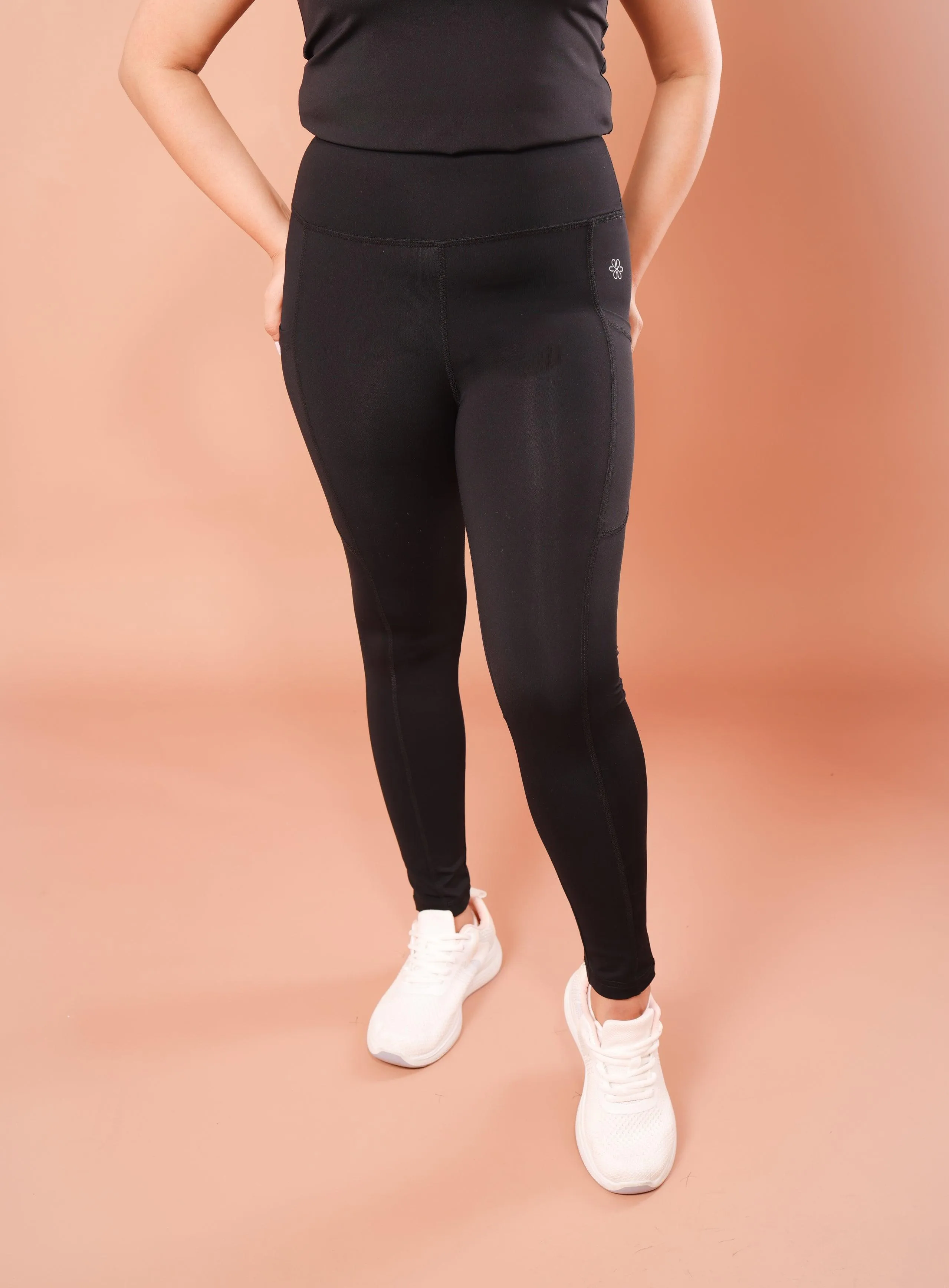 Contour-Fit Noir Leggings