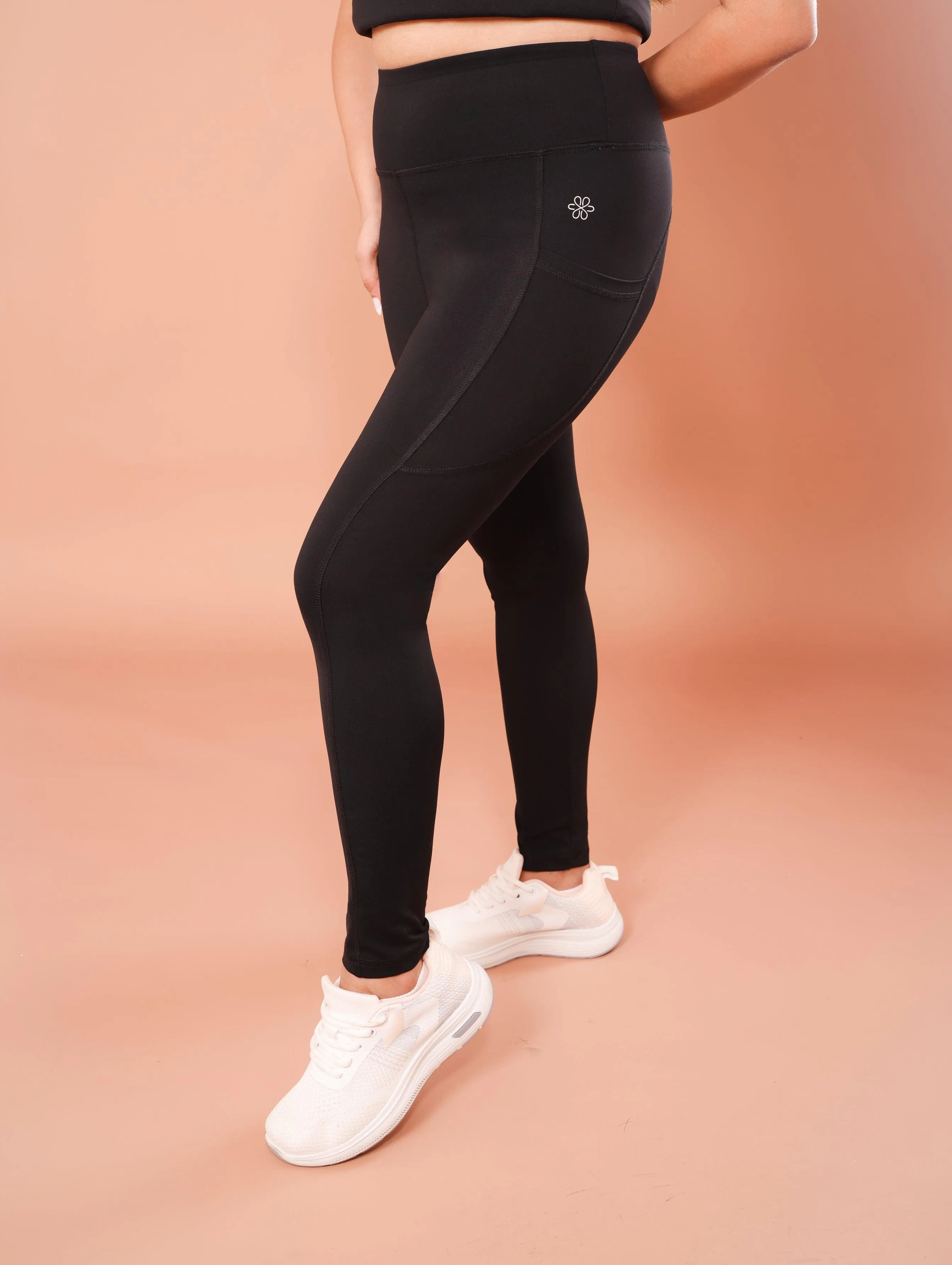 Contour-Fit Noir Leggings