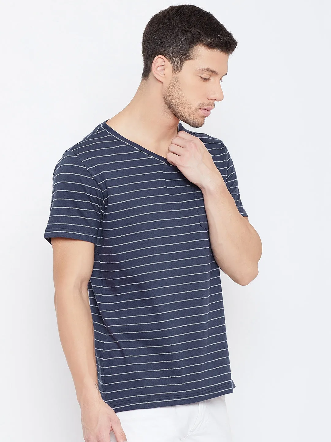 JUMP USA Men Navy Blue Striped V-neck T-shirt